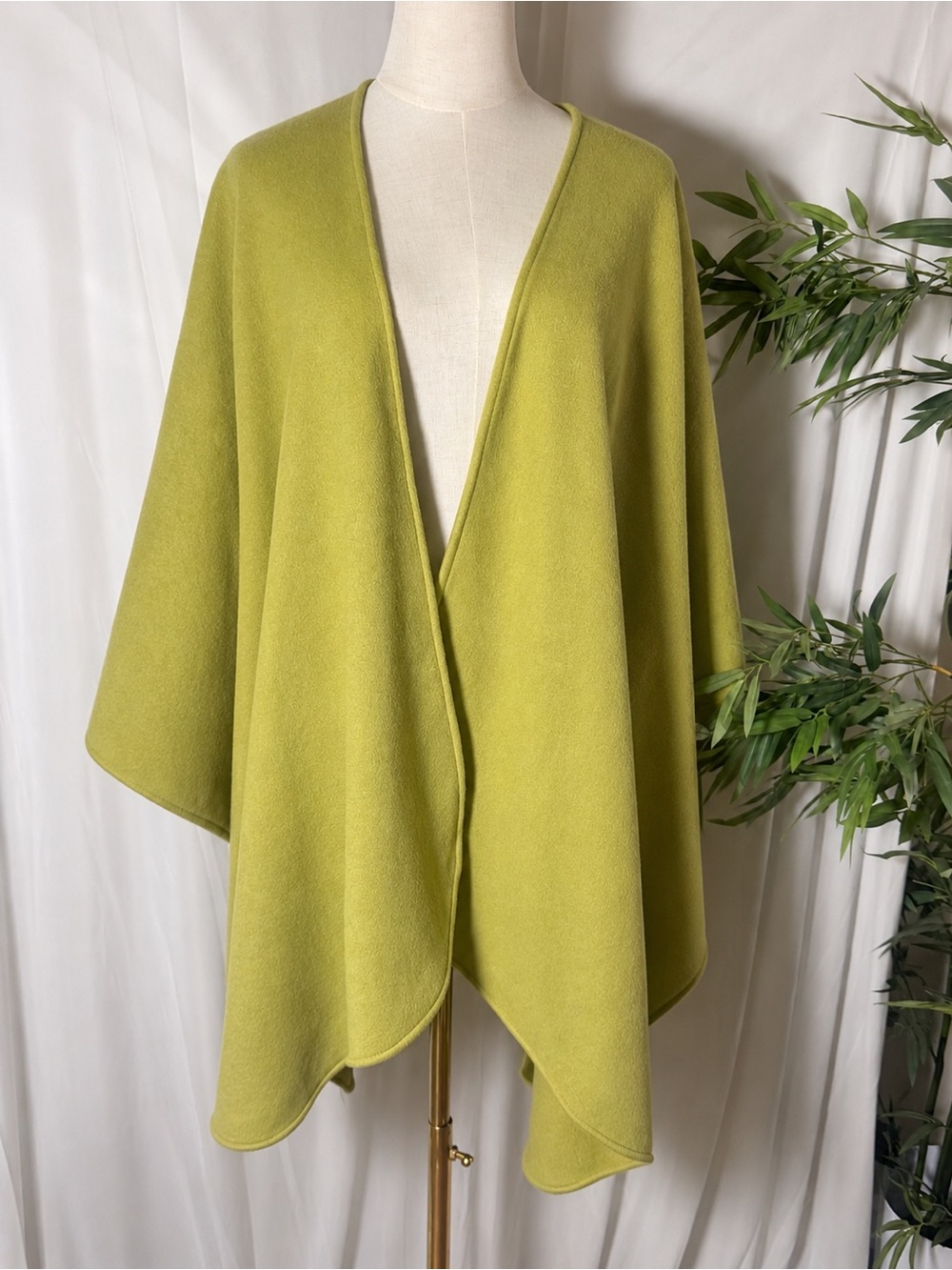 🔥 Vantana Italy 100% Wool Chartreuse Green Draped Cape Poncho